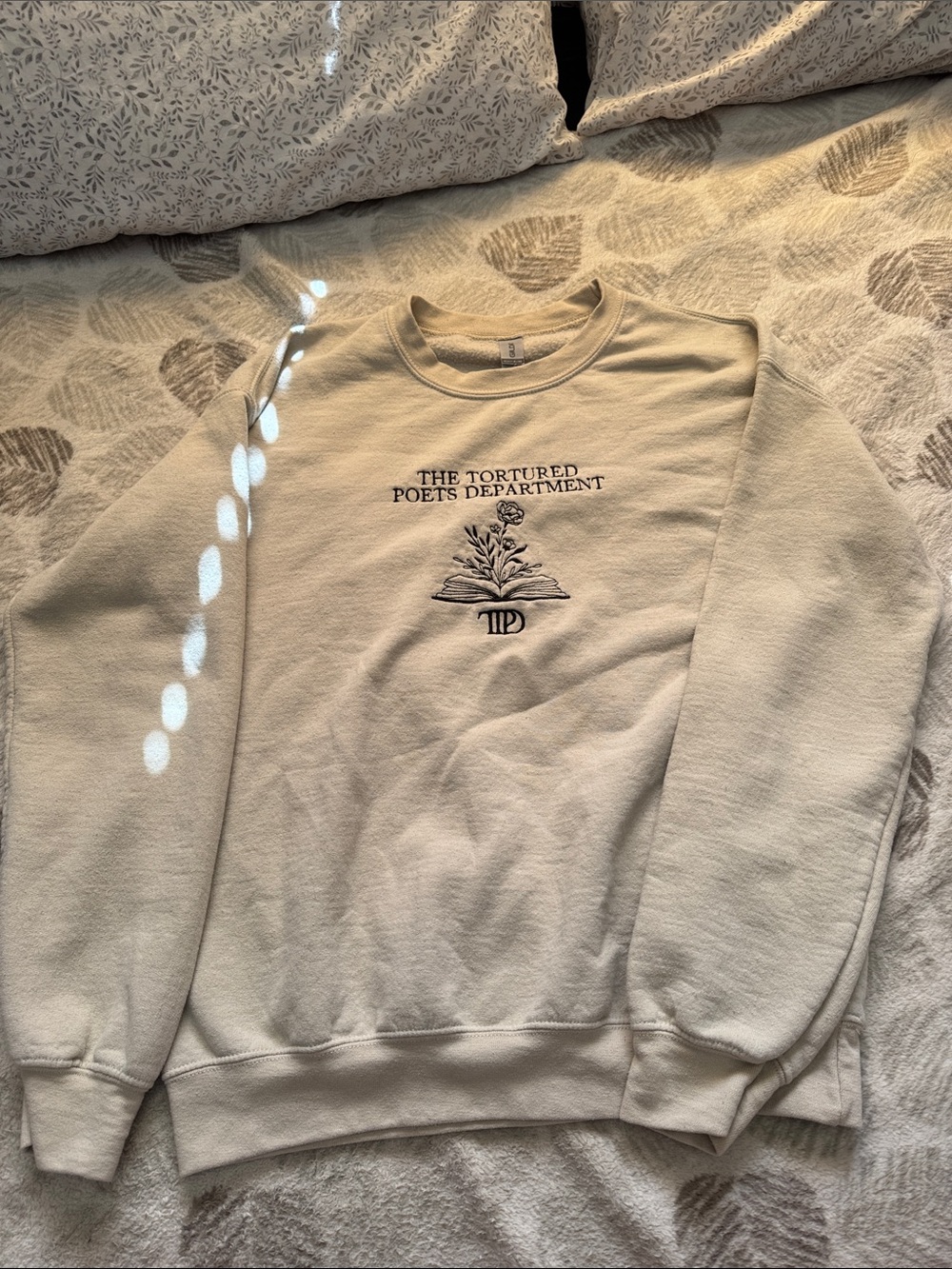 Gildan Cream Crewneck Sweatshirt with Center Text & Floral Graphic
